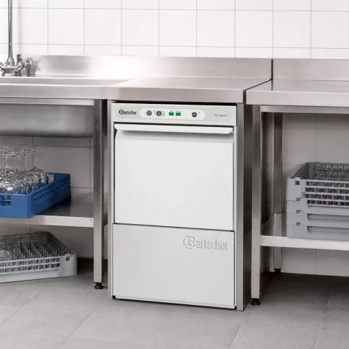 BARTSCHER Gläserspülmaschine Topclean 44 mit 400-mm-Korb im professionellen Einsatz