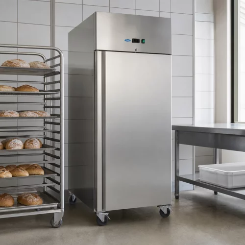 Gastro Bäckerei Kühlschrank - 800 l - Einstellbare Regale - Passend 60 x 40 cm - auf Rädern im professionellen Einsatz