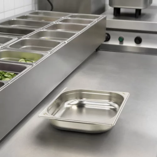 Gastro Gastronormbehälter - 1/2 GN - 6,5 cm Tief - Edelstahl im professionellen Einsatz