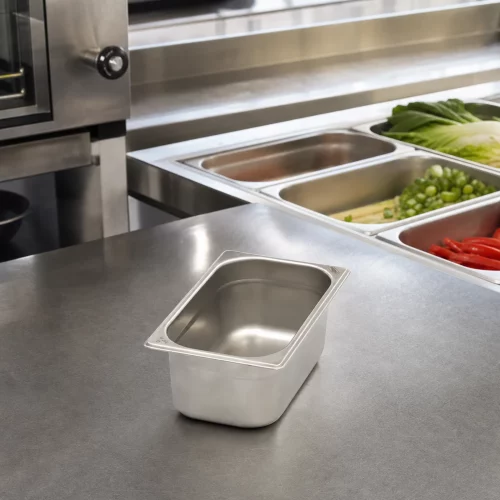 Gastro Gastronormbehälter - 1/4 GN - 10 cm Tief - Edelstahl im professionellen Einsatz