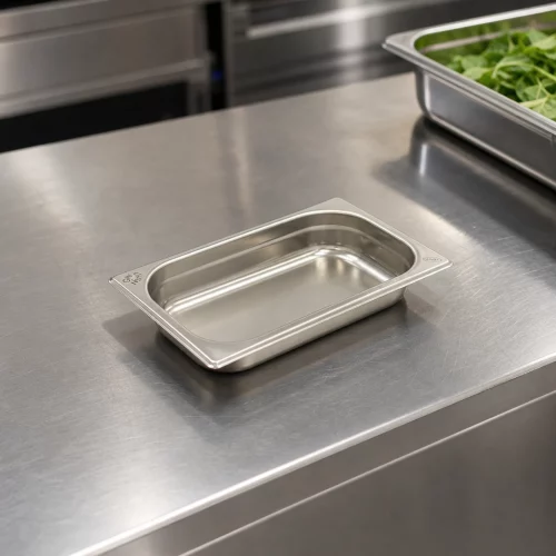 Gastro Gastronormbehälter - 1/4 GN - 4 cm Tief - Edelstahl im professionellen Einsatz