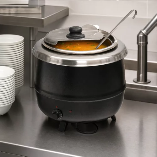 Gastro Suppenkessel – 13 l – Herausnehmbarer Innentopf – mit integriertem Deckelklappfach & Löffelaussparung im professionellen Einsatz